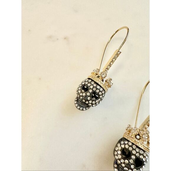 Gorgeous Halloween gold & gun metal color skull dangle earrings with crown - Picture 9 of 9